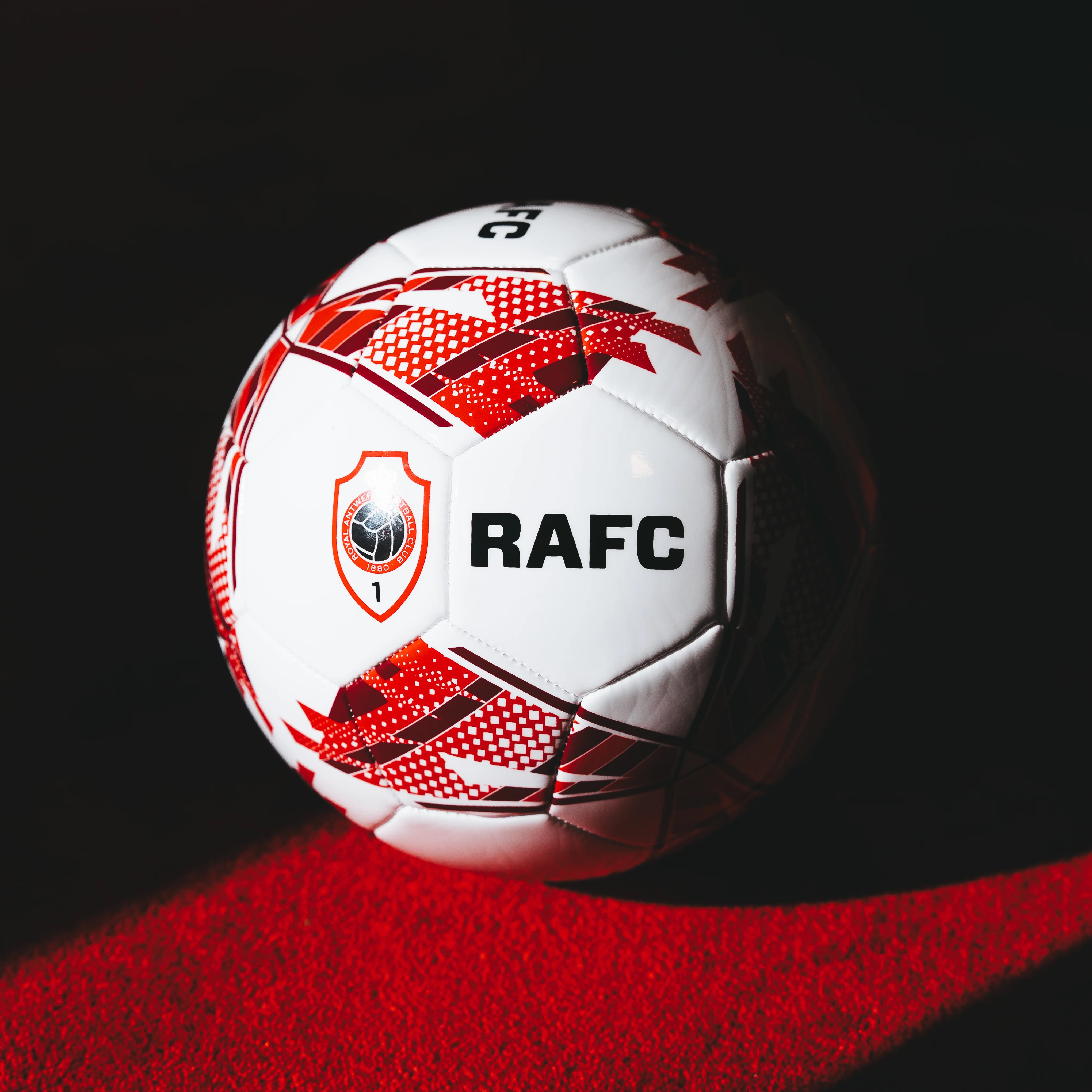 Voetbal Bal Wit Rood RAFC met logo - Image 2