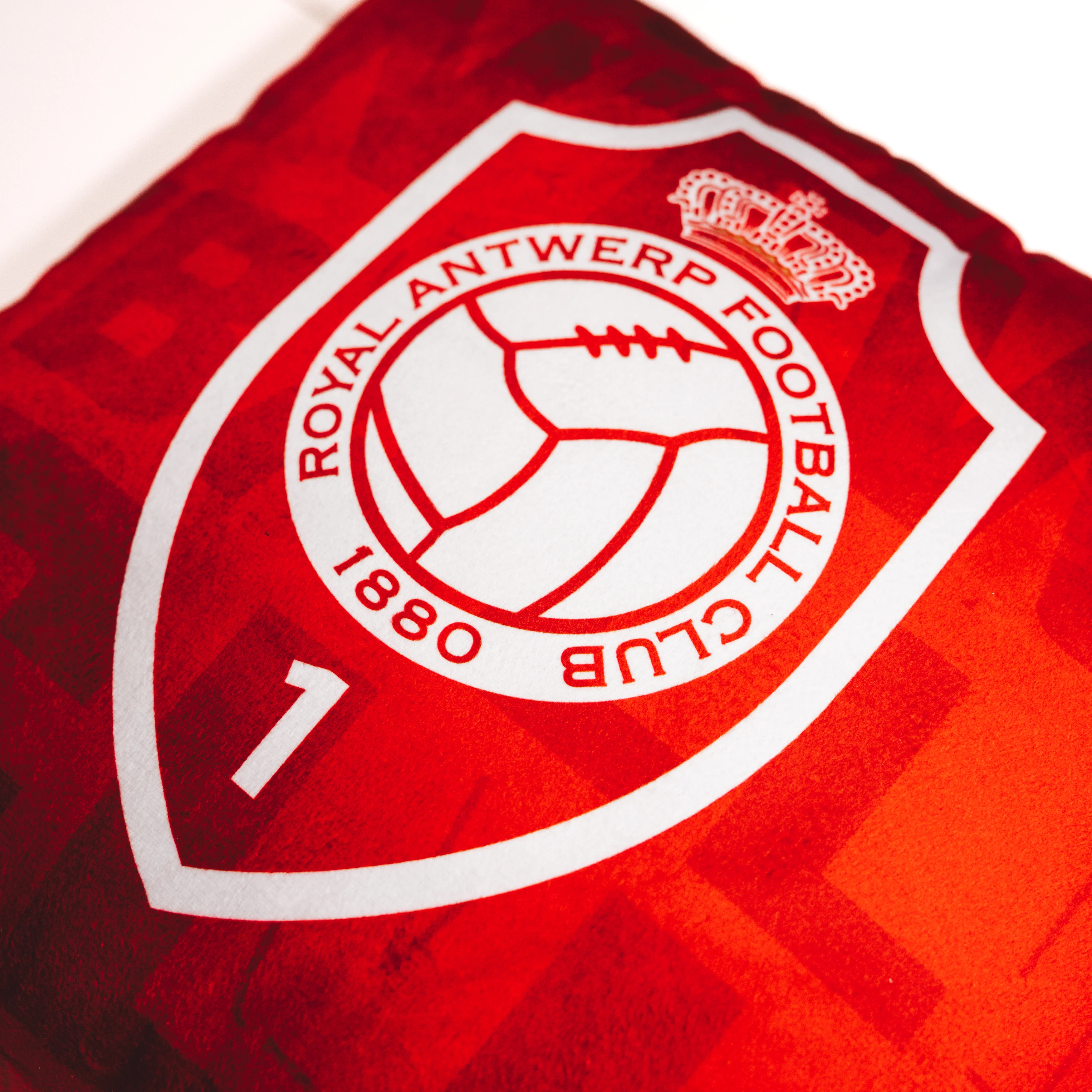 Royal Antwerp Kussen Rood met logo - Image 3