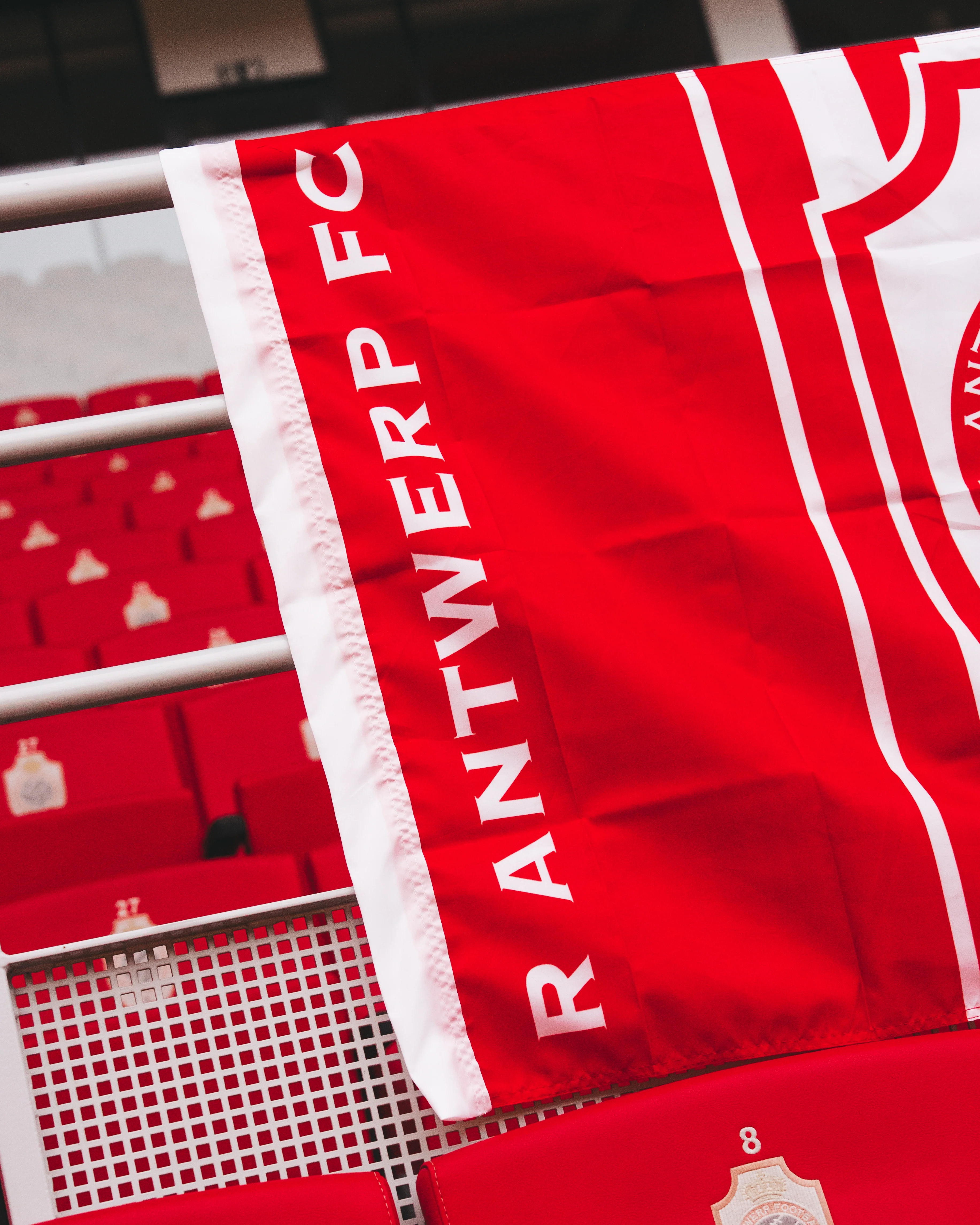 RAFC vlag met logo - Image 5
