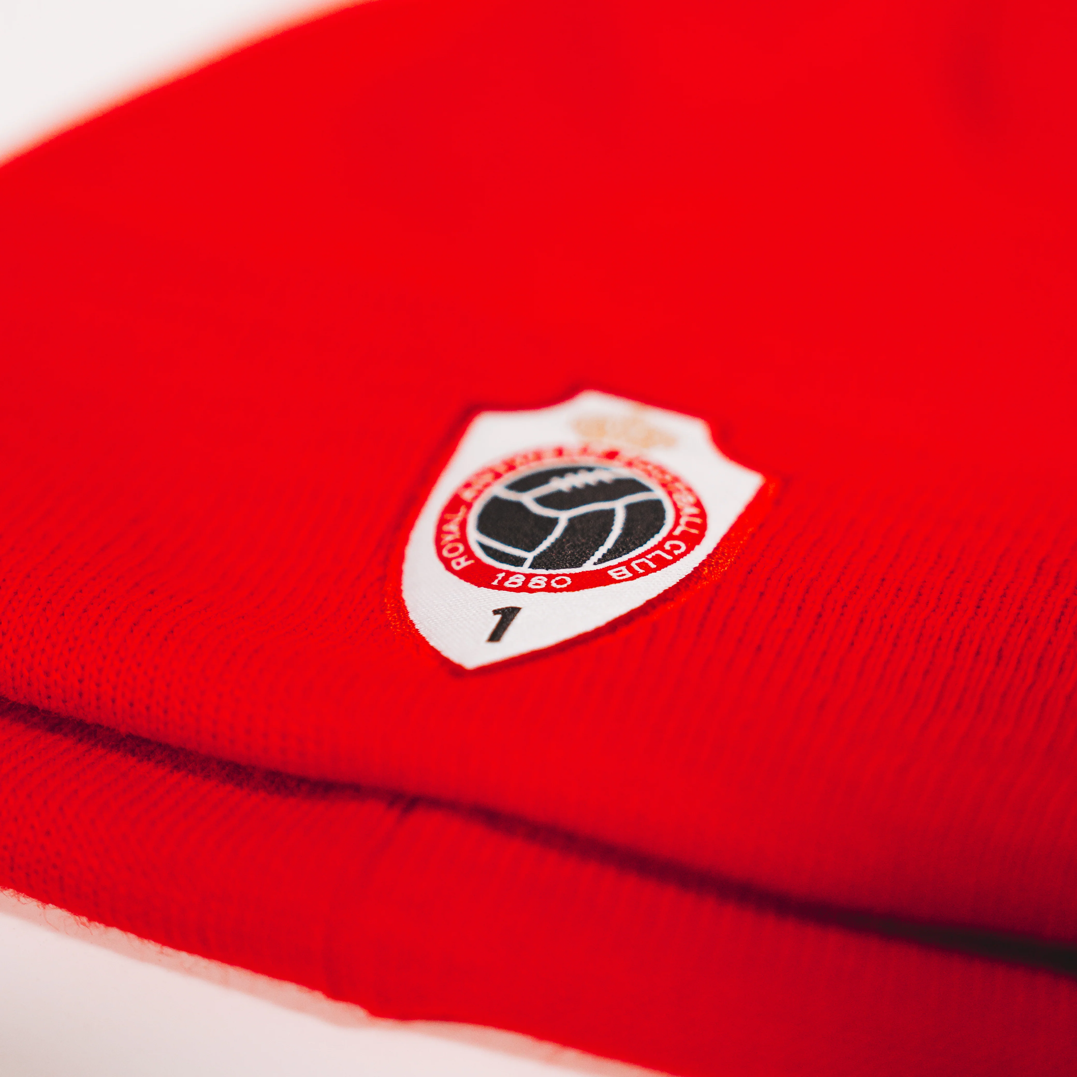 Rode muts met logo RAFC - Image 3