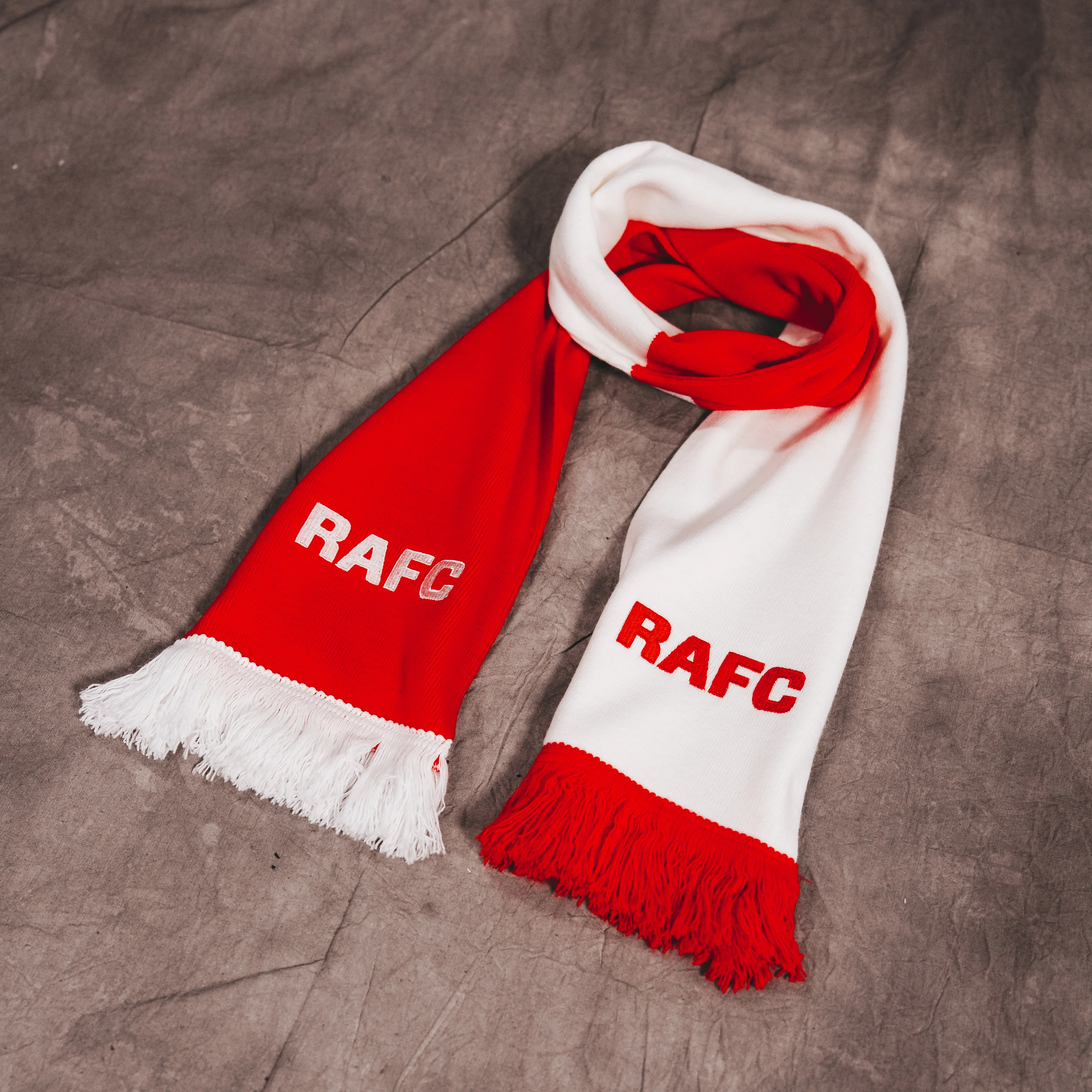 Sjaal half/half met borduring RAFC - Image 2