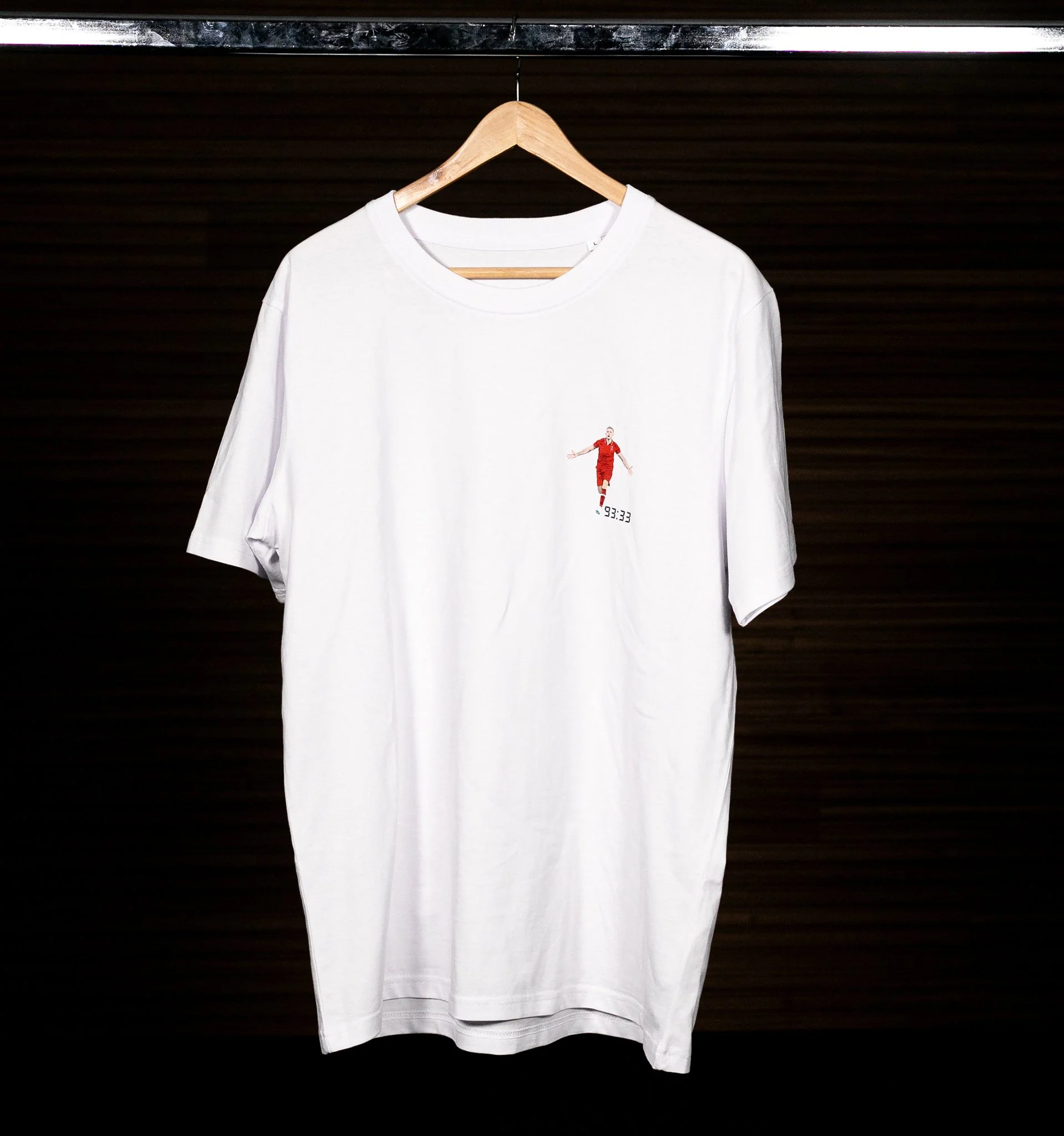 Royal Antwerp T-shirt wit - 93:33 TOBY Borstlogo - Image 3